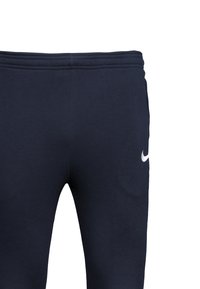 Marineblaue Baumwoll-Sweatpants mit elastischem Bund. Mit kleinem weißen Nike-Logo auf der linken Seite und einer glatten, weichen Textur.