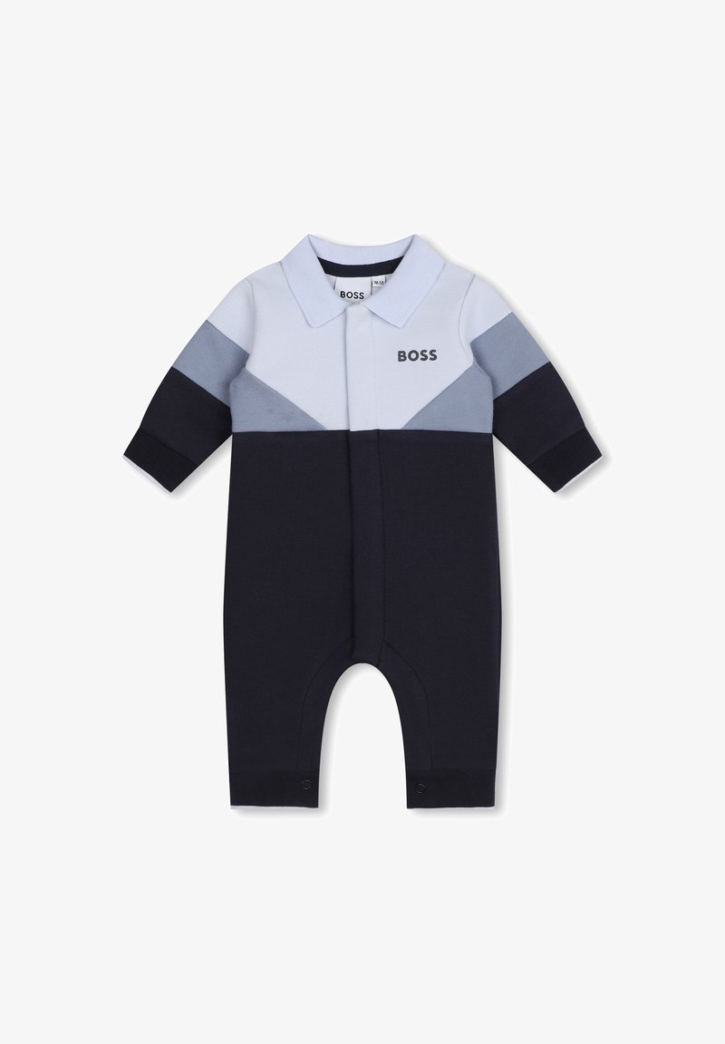 Rompers per neonati a righe blu navy e azzurro con colletto polo, chiusura a scatto e logo 'BOSS' sul petto. Materiale in cotone, maniche lunghe.