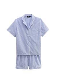 Ensemble de pyjama à rayures bleues à manches courtes avec des pois blancs, comprenant un col, une poche, et des bordures blanches sur la chemise et le short.