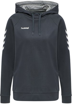 Mørk navy hoodie med grå inderside, justerbar snøre og hvidt Hummel-logo. Har diagonale hvide striber på begge ærmer.