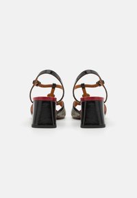 Chie Mihara LATUSH - Sandali - sucre black/espiga black/sucre rojo