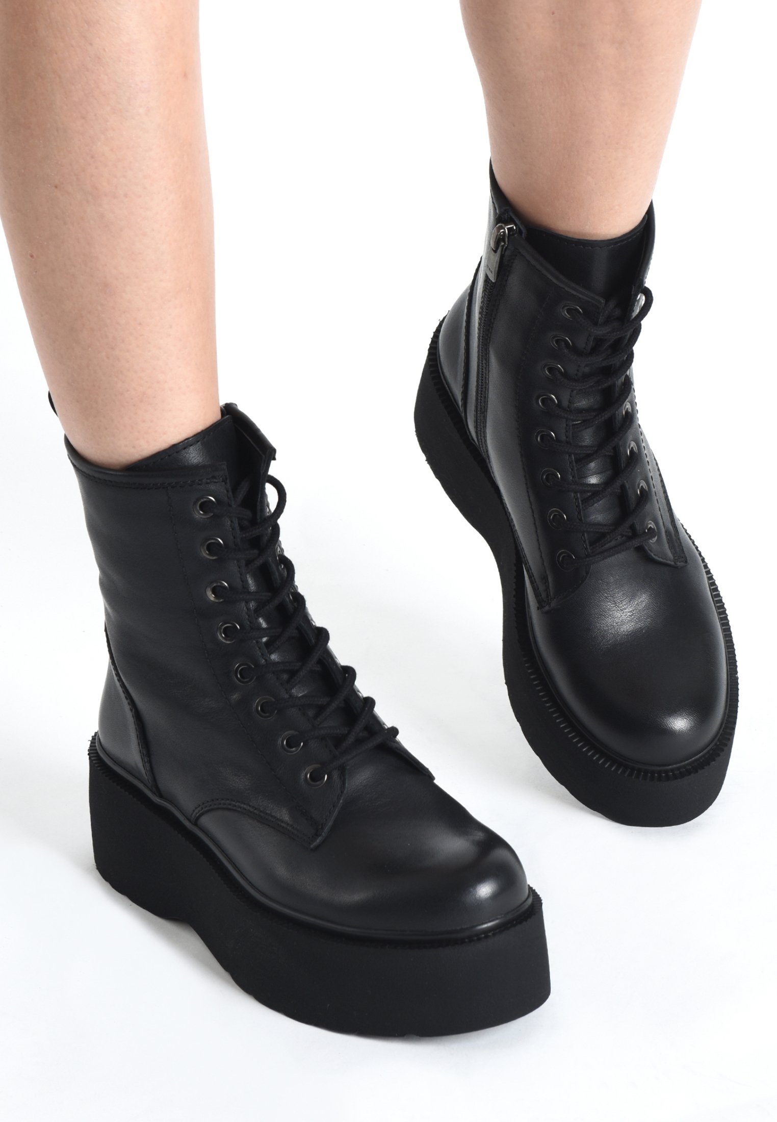 Inuovo Enkellaarsjes met plateauzool - black blk/zwart - Zalando.nl