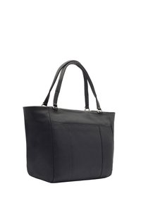 Zwarte leren tote bag met twee platte handvatten, gestructureerde vorm, subtiele textuur en langwerpige rechthoekige panelen aan de voorkant.