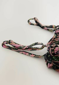 Next Maudymosi kostiumėlis - black pink paisley
