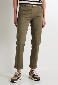 Non sélectionné, kaki