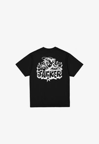 T-shirt in cotone nero con un grande design grafico bianco sulla schiena, con la scritta "JAEKER" e elementi giocosi come stelle e un personaggio.