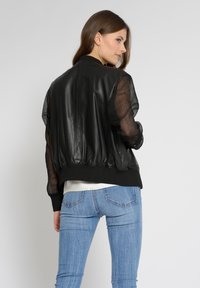 Maze Skinnjacka - black