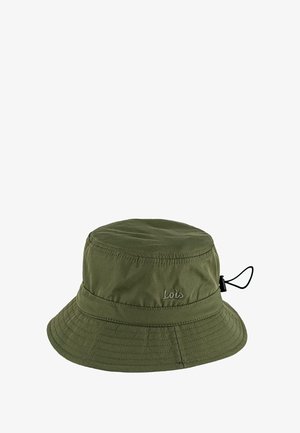 Sombrero tipo cubo de color verde oliva hecho de tela suave, con ala cosida, cordón ajustable y logo bordado en el costado.