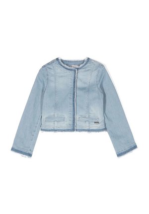 Giacca cropped in denim blu chiaro con maniche lunghe, orlo sfrangiato e due tasche frontali. Presenta un colletto rotondo e dettagli di cucitura minimal.