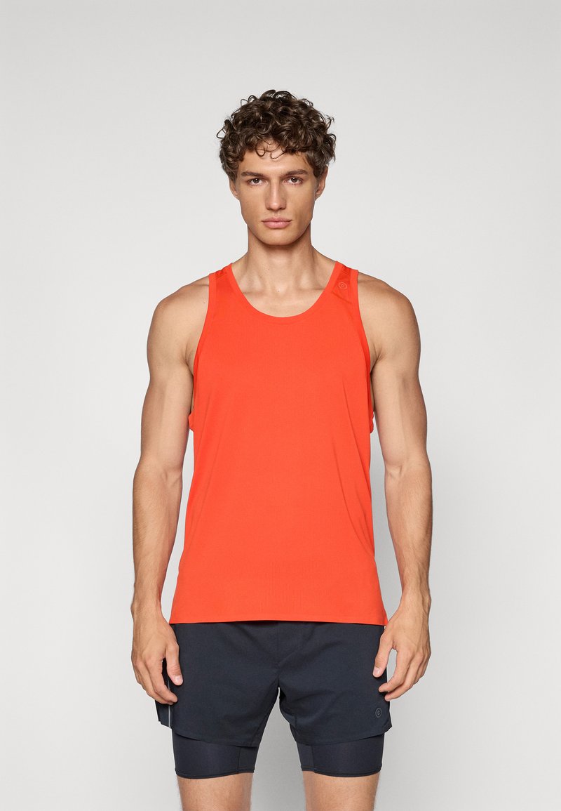 Herren-Tanktop aus leuchtend orangefarbenem Stoff, ärmelloses Design, runder Ausschnitt, mit glatter Textur und dezentem Logo-Detail auf der Schulter.