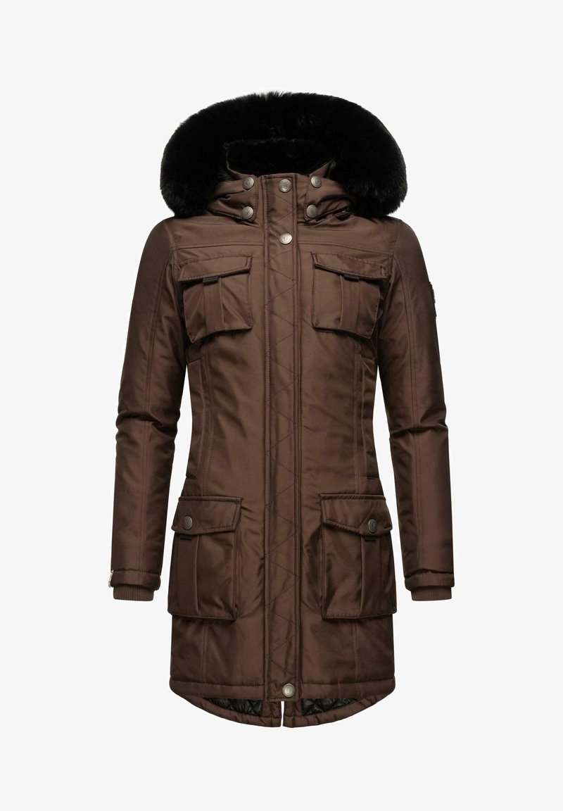 Brun quiltet parka med en pelsforet hætte, to brystlommer og to nedre klaplommer. Har knaplukninger og ribbede manchetter.