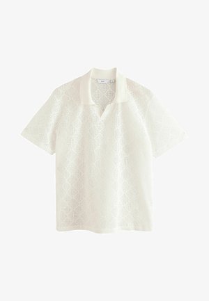 Polo bianca a manica corta con motivo a diamante in rilievo, colletto a contrasto in colore uniforme e vestibilità comoda.