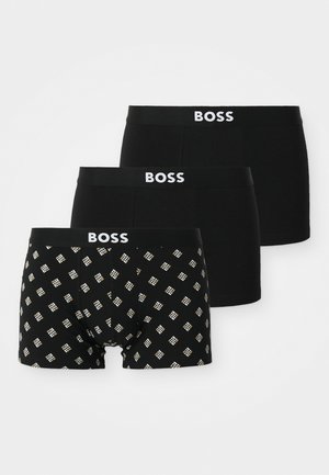 Drei Paare Boxershorts: zwei in schlichten Schwarz mit einem Logo-Bund und eine gemusterte schwarze Boxershort mit Rautenmuster in Weiß und goldenen Akzenten.