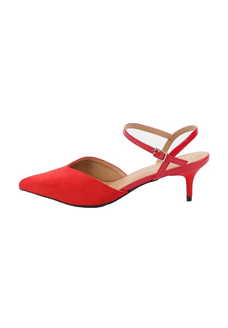 Pump rossa in suede con punta appuntita, lato aperto e cinturino sottile alla caviglia. Caratterizzata da un tacco a stiletto di 5 cm e un rivestimento interno morbido.
