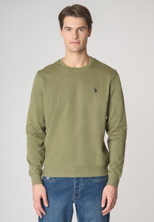 Felpa verde oliva a girocollo con maniche lunghe, tessuto texturizzato, polsi e orlo a costina, con un piccolo logo blu navy sul petto.