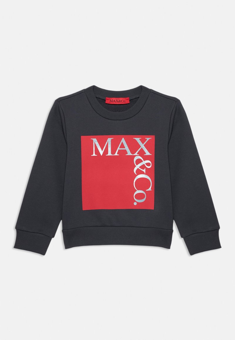 Felpa grigia scura con scollo rotondo. Presenta un grande logo quadrato rosso con il testo "MAX & Co." in argento. Polsini e orlo a costine.