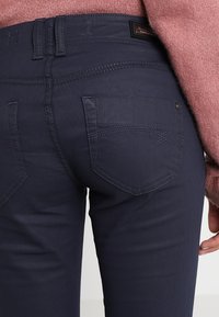 Freeman T. Porter Džíny Slim Fit - blue