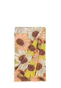 Eșarfă florală cu margarete mari în nuanțe de roz, galben și brun pe un fundal deschis. Fabricată dintr-un material ușor, cu margini destrămate.