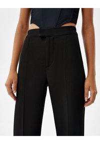 Bershka Tygbyxor - black