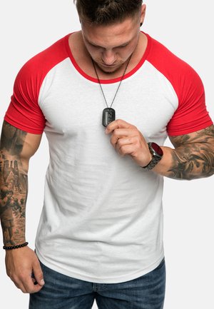 sleeve raglan
