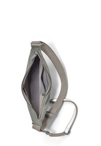 Borsa a tracolla grigio chiaro realizzata in materiale resistente, dotata di un'unica tracolla regolabile, compartimento principale con zip e tasca interna.