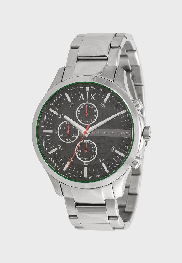 Reloj cronógrafo de Armani Exchange en plata con esfera negra, tres subesferas, manecillas rojas y blancas, y pulsera de eslabones de acero inoxidable.