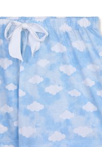 Pantaloni da pigiama azzurro chiaro con motivo a nuvole, cintura elastica e dettaglio a farfallino bianco. Tessuto in cotone morbido con una texture liscia.