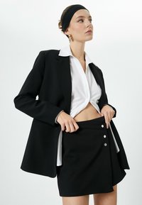 Koton MEDIUM RISE BUTTONED  - Kietaisuhame - black