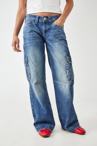 BDG Urban Outfitters KAYLA - Platėjantys džinsai - blue