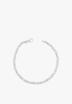 Bracciale a catena d'argento con maglie ovali piatte incrociate e chiusura a moschettone su sfondo bianco.