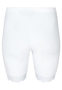 Shorts blancs extensibles avec ceinture élastique et bordure en dentelle aux ouvertures des jambes, conçus pour un ajustement proche du corps et le confort.