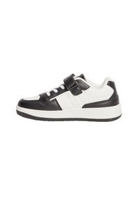 Schwarz-weißes Sneaker mit Leder- und Synthetikmaterialien, ausgestattet mit einem Klettverschluss, Schnüren, gepolsterter Zunge und strukturiertem Gummisohle.