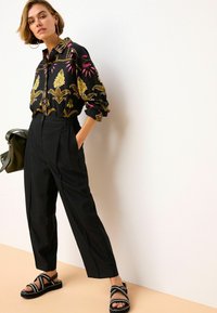 Next LONG SLEEVE - Skjortebluser - black floral print