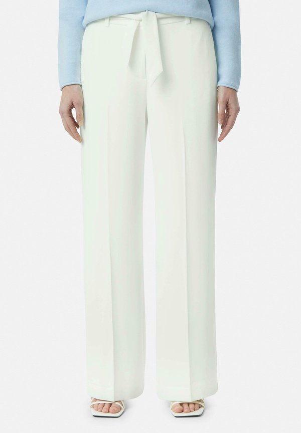 FLIESSENDE MIT WIDE LEG - Stoffhose - weiß