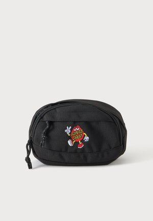Pochette noire zippée avec une poche avant et un personnage Santa Cruz coloré brodé faisant un signe de paix.