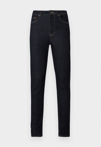 Jeans de mezclilla azul oscuro con ajuste ajustado, costuras naranjas, cierre de botones y diseño tradicional de cinco bolsillos.