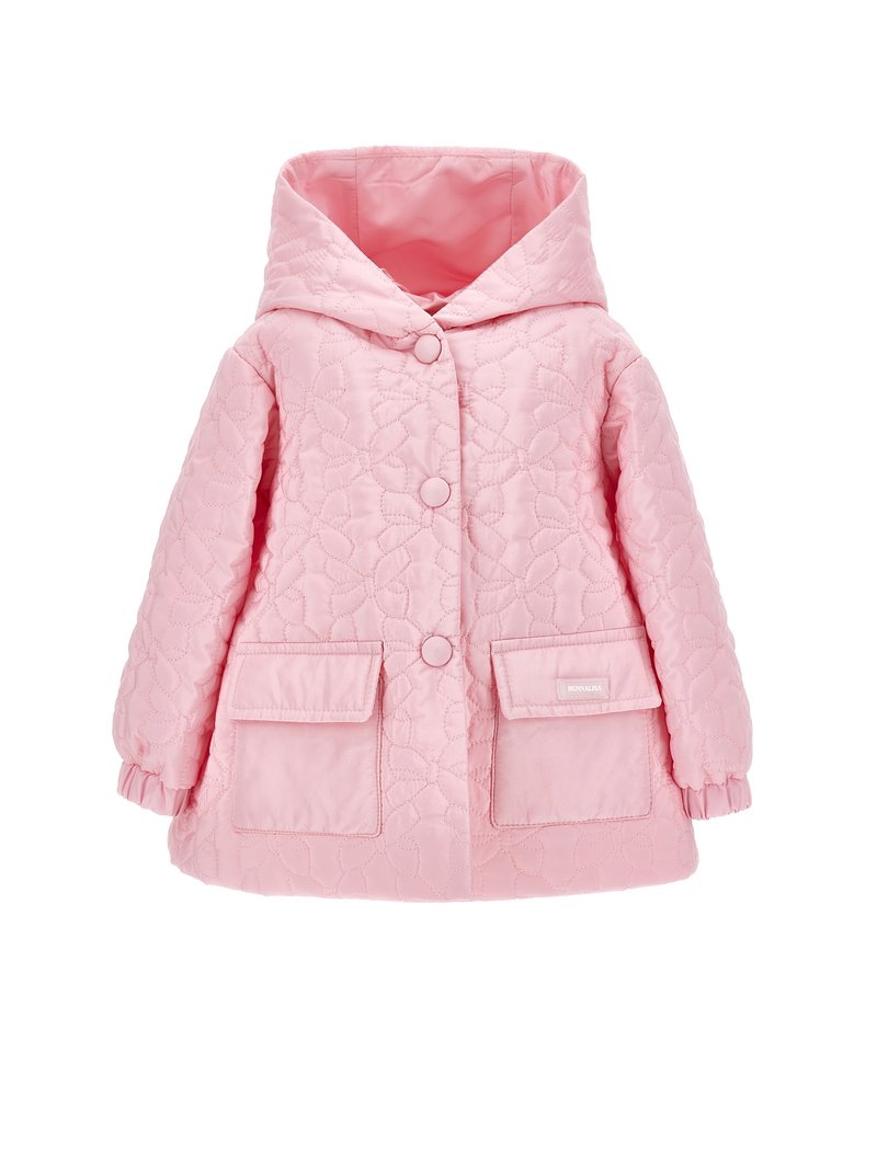 Rosa quiltet jakke med hette, med to frontlommer, trykknapper og elastiske mansjetter. Ytterstoffet har en myk, glatt tekstur.