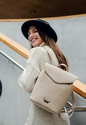 VUCH LINTON - Malý batoh - beige