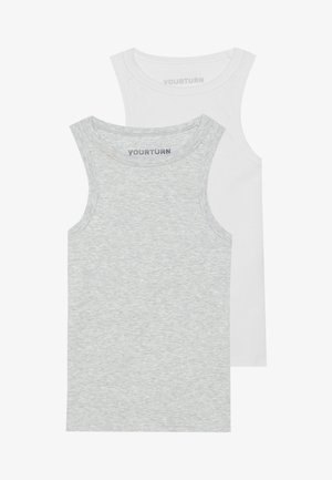 Zwei Tanktops: ein hellgraues mit einem gemusterten Textil und ein einfarbiges weißes. Beide haben einen runden Halsausschnitt und sind aus weichem Stoff gefertigt.