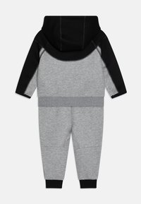 Nike Sportswear TECH UNISEX SET - Trenirka - dark grey heather/black