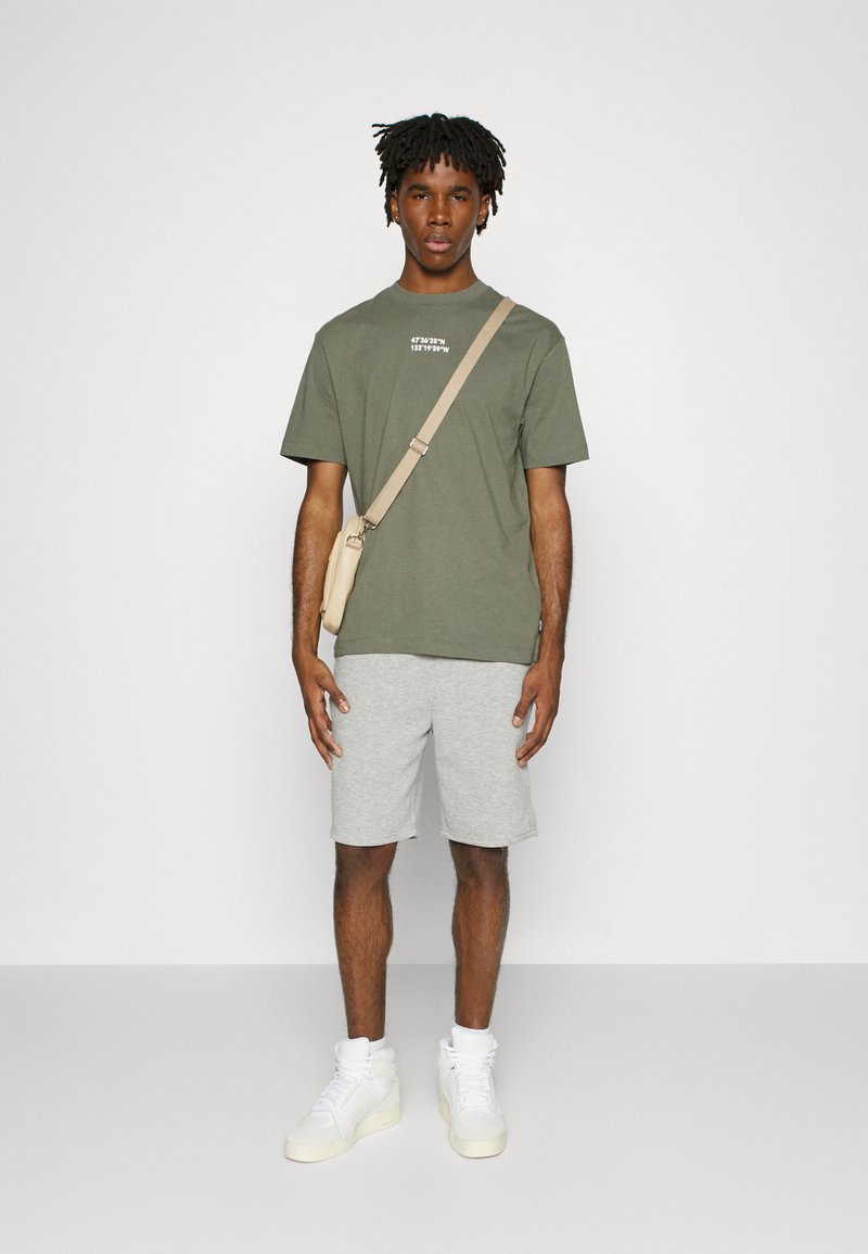 Herren T-Shirts basic | Only & Sons ONSGU TEE T-Shirt print castor gray/grau - HD70600 Herren T-Shirts basic | Only & Sons ONSGU TEE T-Shirt print castor gray/grau - HD70600