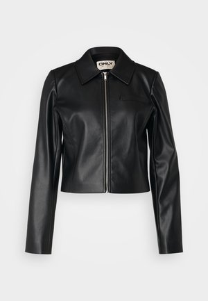 Melnas ādas īsās jakas ar apkakli, priekšējo rāvējslēdzēju un garām piedurknēm. Iekļauj mazu krūšu kabatu un gludu tekstūru.