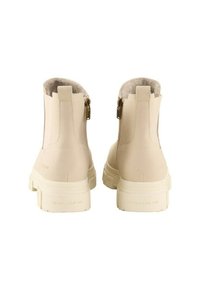 Beige enkelboots met een gladde afwerking, elastische zijkanten, achter ritsen en textuur rubberen zolen. Zachte voering zichtbaar aan de bovenkant.