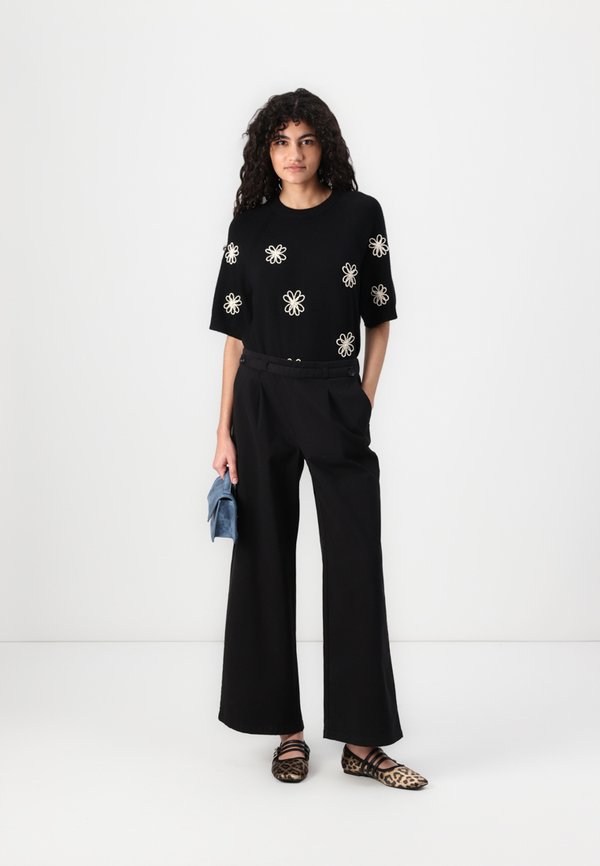 ONLSTELLA WIDE PULL UP PANT - Trousers4