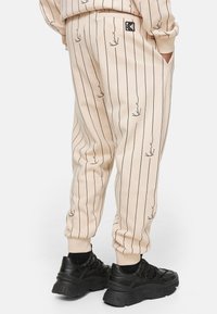 Karl Kani Träningsbyxor - beige