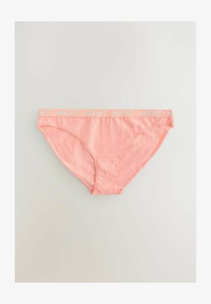 Růžové bavlněné spodní prádlo s hladkou strukturou a širokým elastickým páskem s nápisem "NEXT" v bílé barvě.