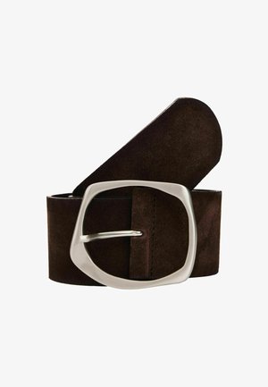 Brauner Wildledergürtel mit einer großen, polierten silbernen quadratischen Schnalle in einzigartiger Form und glatter Oberfläche. Eine Kantennaht sorgt für zusätzliche Details.