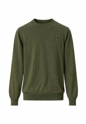 Maglione verde a girocollo con maniche lunghe, polsini e orlo a coste, con un piccolo logo quadrato sul lato sinistro del petto.