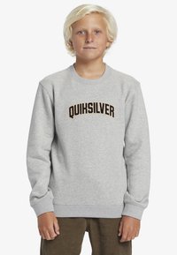Gray sweatshirt with ribbed collar and cuffs, featuring "QUIKSILVER" logo in black above. Comfortable fabric and relaxed fit design.