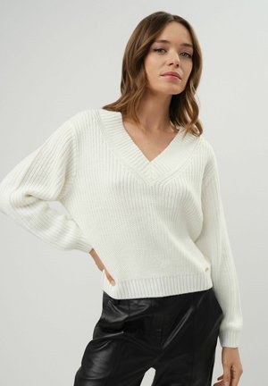 - Sweter